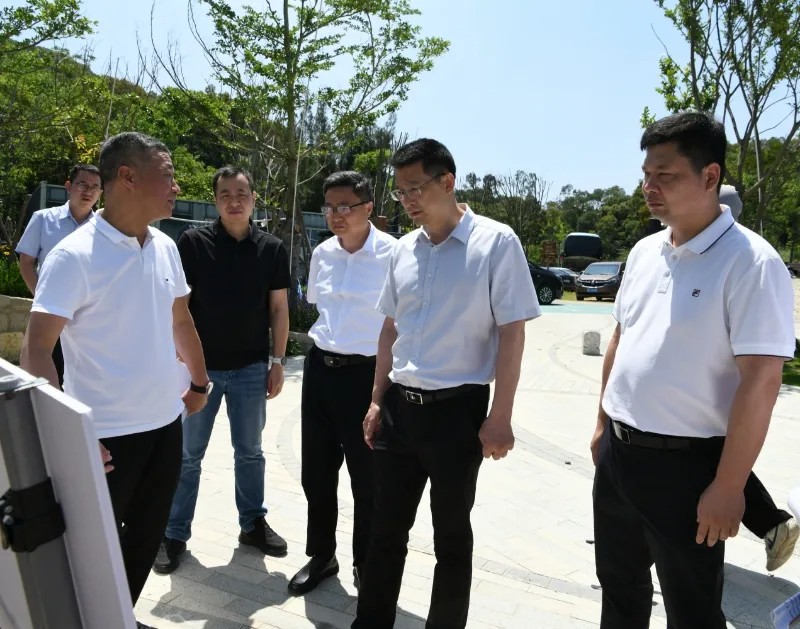 縣委主要領導開展“四下基層”現場辦公活動 指導推進重點項目建設，并開展巡林、巡河工作